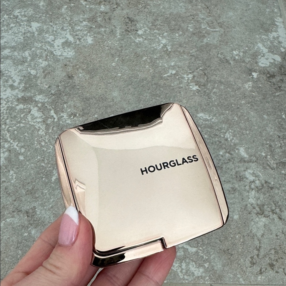 Hourglass Ambient Lighting Bronzer
